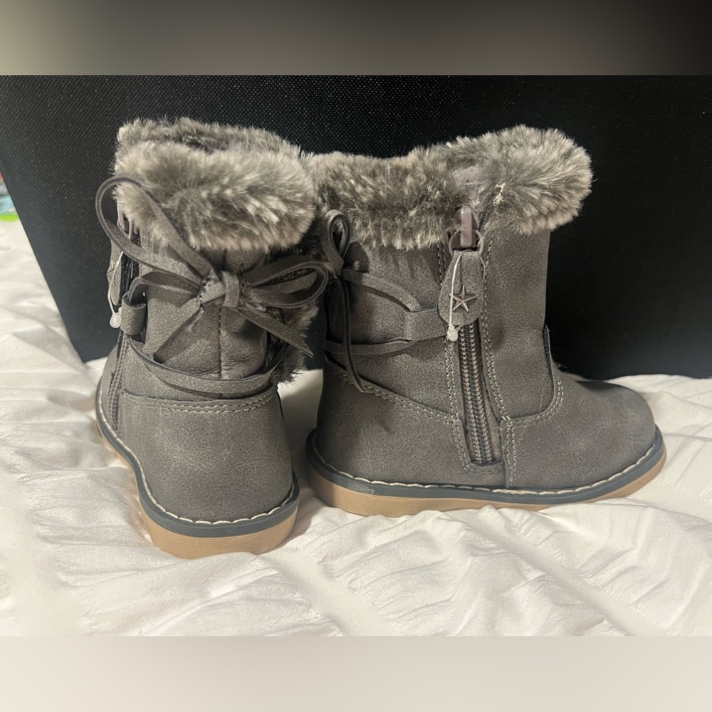 NWOT Next winter furry boots size 5 (little kid)